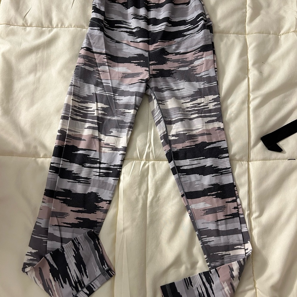 aerie Pink, Gray & Black Camo-Print Leggings